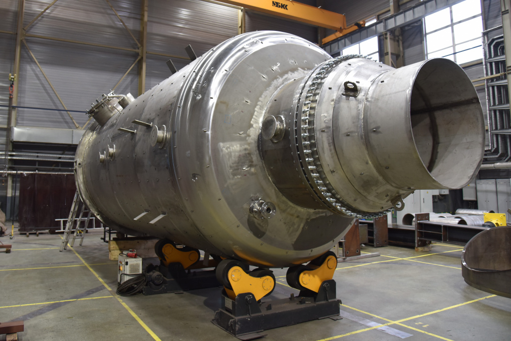 NPO Passat vertical vacuum crystallizer.JPG