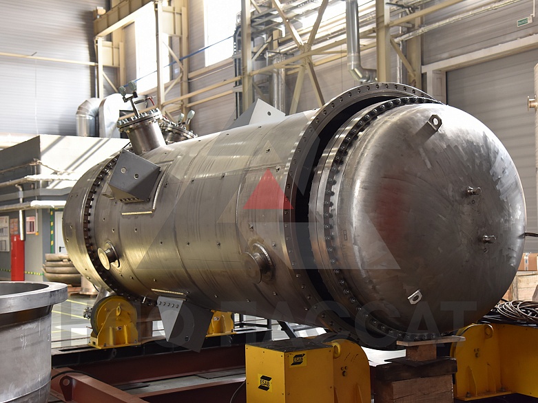 Shell-and-tube heat-exchange apparatuses