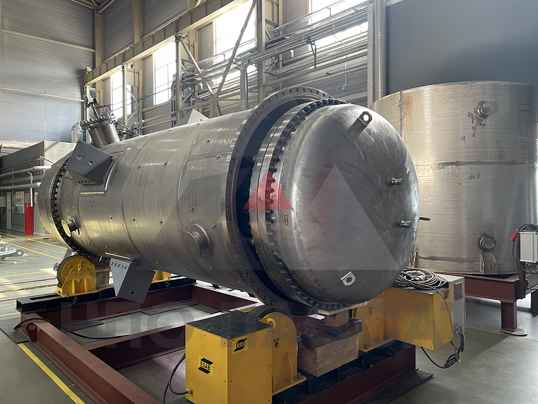 Shell-and-tube heat-exchange apparatuses